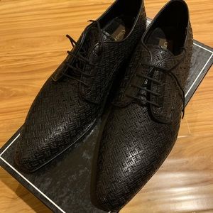 Cesare Paciotti Men’s Black Lace Up With Pattern. Brand new